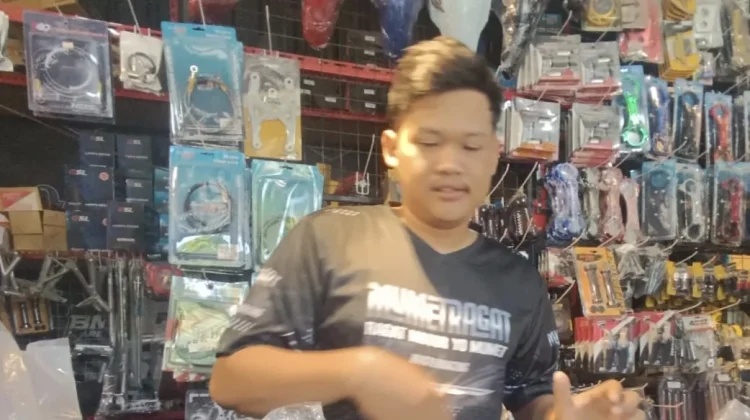 Rupiah Tertekan, Penjualan Sparepart Motor di Blitar Ikut Lesu