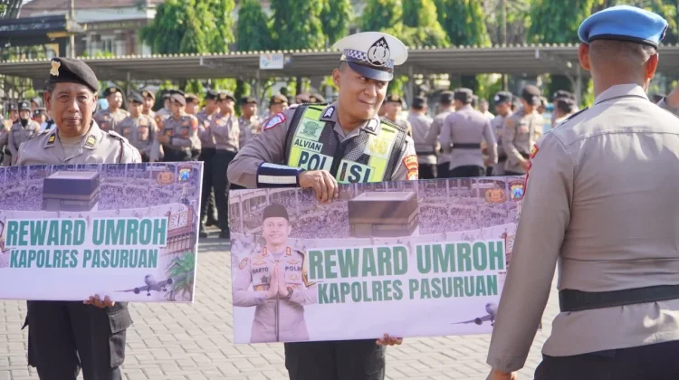Dua Personel Polres Pasuruan Ketiban Rezeki Hadiah Umroh