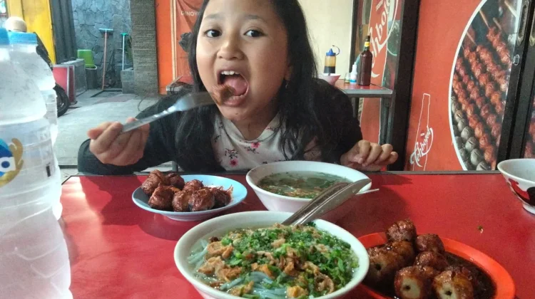 Bakso Bakar Trowulan Masih Jadi Favorit Warga Malang