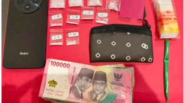 Polres Pasuruan Ringkus Pengedar Sabu Nekad Sembunyikan di Gorden 10 Paket