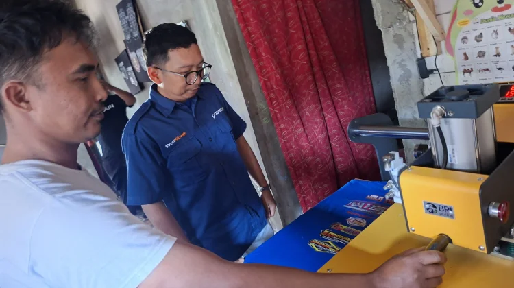 Sablon Digital Risqiprint Sidomulyo Jabung Terima CSR Alat Usaha Rp82 Juta