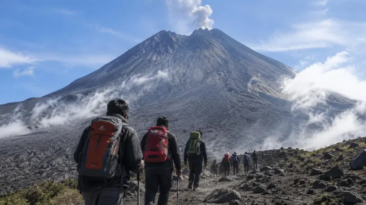 BB TNBTS Amankan 13 Pendaki Ilegal Gunung Semeru