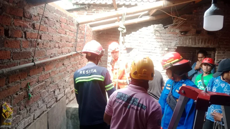 Lansia Ditemukan Meninggal di dalam Sumur Rumahnya di Pakis, Diduga Terjatuh