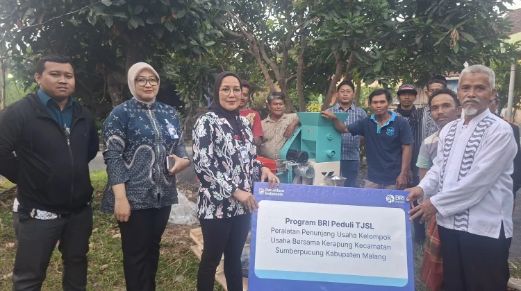 Bikin Pakan dari Ikan Hama, KUBE Kerapung Sumberpucung Terima Mesin Produksi Pelet