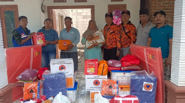 BPBD dan Dinsos Probolinggo Salurkan Bantuan Korban Kebakaran Rumah di Maron