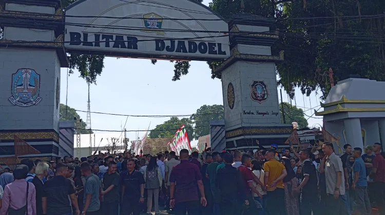 Bazar Blitar Djadoel 2026 Sulap Aloon-Aloon Jadi Mesin Waktu