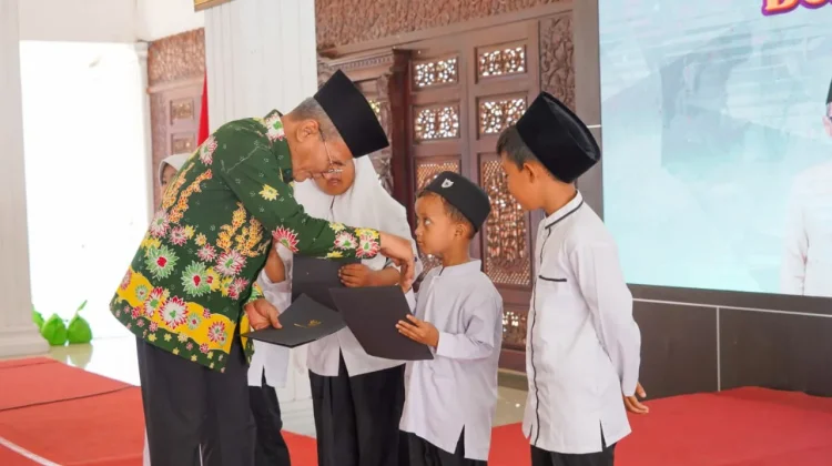 Pemkab Pasuruan dan Baznas Gelar Gebyar 10 Muharram, Santuni Ratusan Anak Yatim