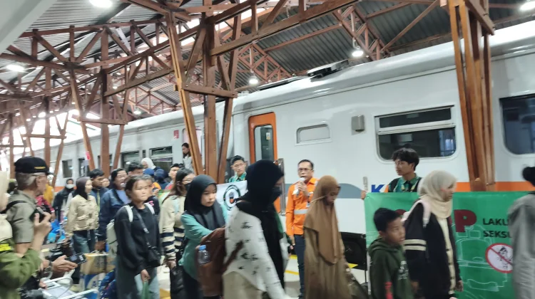 Libur Sekolah Dongkrak Penumpang Kereta di Stasiun Blitar