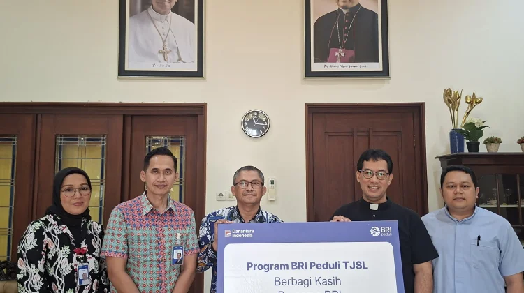 BRI Malang Salurkan 500 Paket Sembako Senilai Rp100 Juta ke Lembaga Agama Kristen