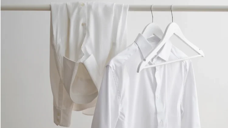 Baju Putih Cepat Kusam? Hindari Kebiasaan Ini