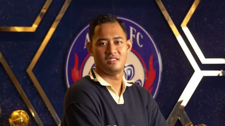 Slot Kiper Arema FC Terpenuhi usai Rekrut Erlangga Setyo