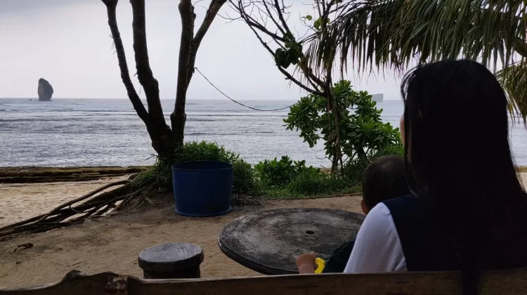 Libur Sekolah, Pantai Selatan Malang Tetap Jadi Primadona Wisatawan Domestik