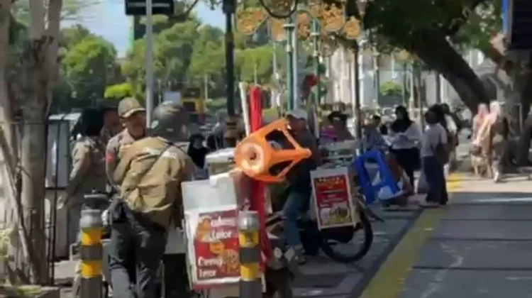 Pokdarwis Kayutangan Minta PKL Ditertibkan Demi Kenyamanan Wisatawan