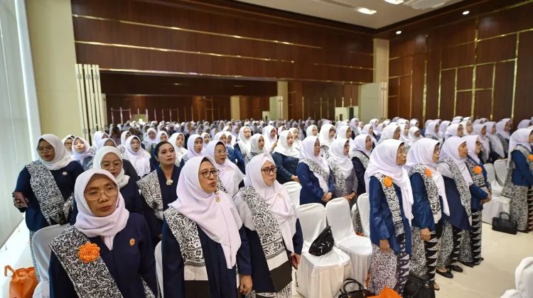 Ketua PKK Kabupaten Pasuruan Ajak Bidan Semangat Turunkan AKI AKB