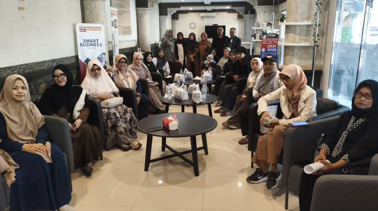STIE Malangkucecwara Latih UMKM Arjosari Kuasai Live Streaming Perluas Pasar