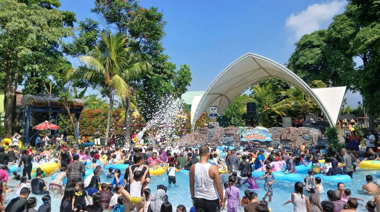 Promo Tiket Super Meriah, Saygon Waterpark Ramai Diserbu Ribuan Wisatawan