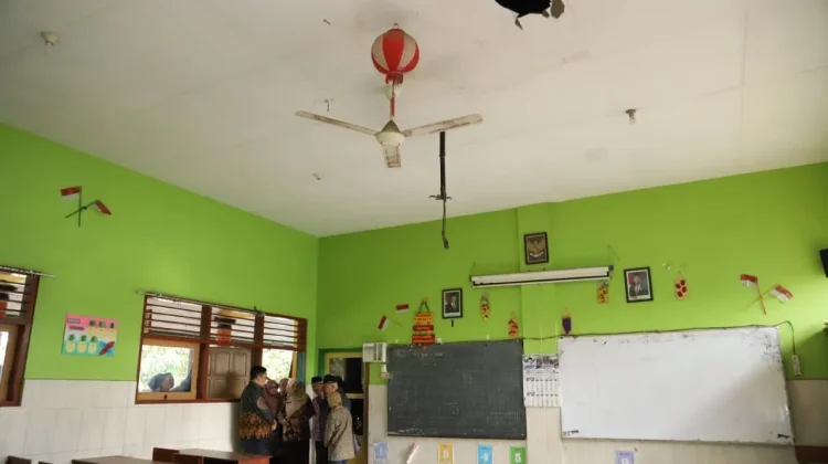 Sidak Sekolah Rusak, Bupati Malang Perintahkan Kosongkan Kelas Lapuk di Pakis