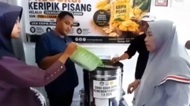 UPM Dampingi UKM Keripik Pisang RAMS MART Majukan Produksi dan Pemasaran Digital