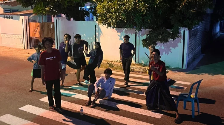 Mahasiswa KKN Kolaborasi UM–UNIRA Bangun Infrastruktur di Desa Padelegan