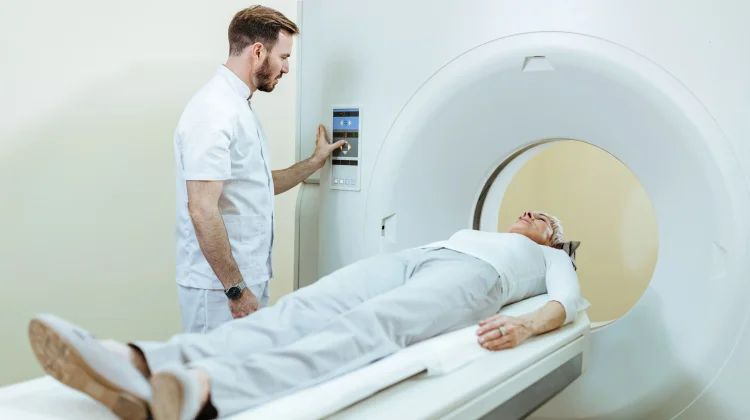 PET Scan untuk Kanker: Kapan Diperlukan dan Apa Fungsinya?