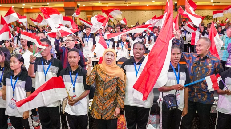 Khofifah Sambut 152 Siswa Papua di Jatim