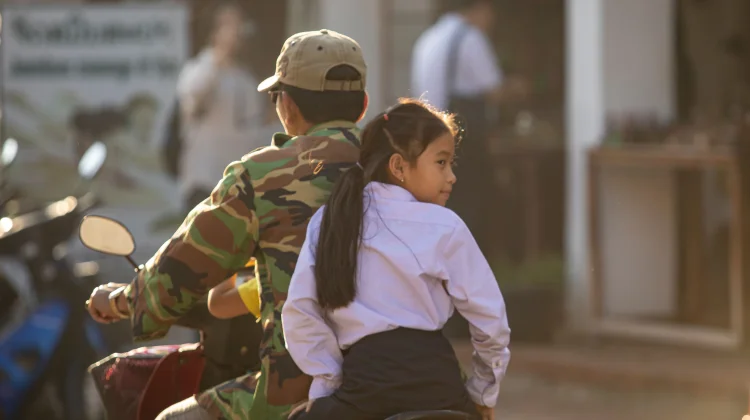 Ayah Antar Anak ke Sekolah, Bangun Karakter lewat Momen Sederhana