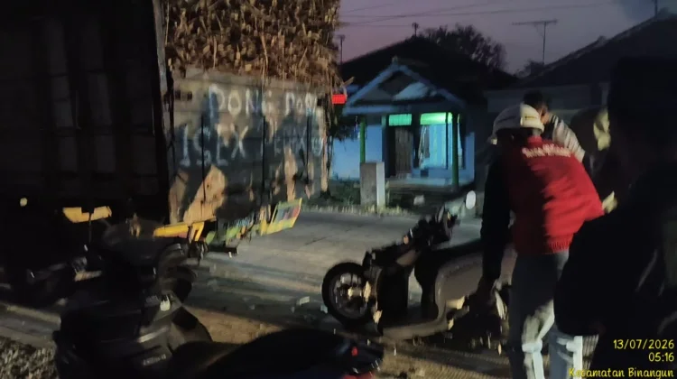 Tabrak Truk Parkir, Pengendara Motor Blitar Alami Luka Berat