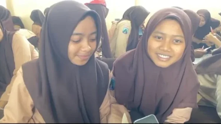 SMA Plus Al Falah Al Makky Bekali Siswa Keterampilan Produk Kulit