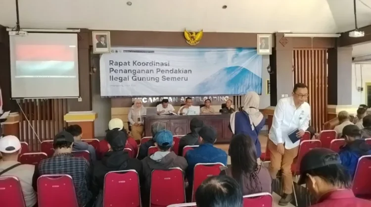 Sinergi Lintas Sektor Hadang Pendakian Ilegal Semeru via Ampelgading Malang