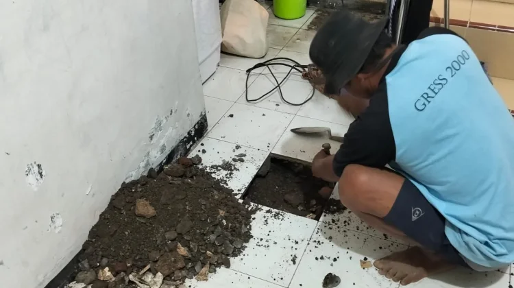 Air Mampet, Pembongkaran Pipa Ungkap Sumbatan Lemak Hampir 10 Kilogram