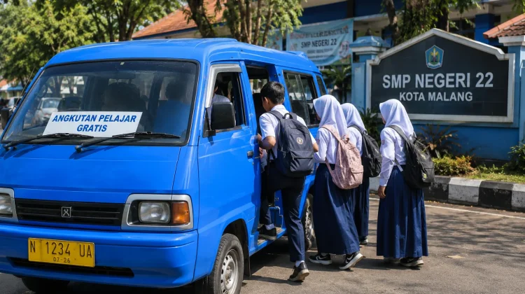 Angkutan Pelajar Gratis Layani Siswa, Bangkitkan Ekonomi Sopir Angkot Kota Malang