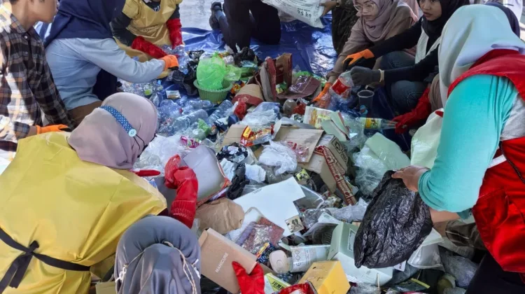 ECOTON Laksanakan Brand Audit Soroti Kemasan Sulit Daur Ulang