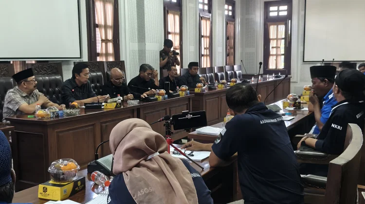 DPRD Kawal Aspirasi Sopir Angkot Tolak Trans Jatim Koridor 2