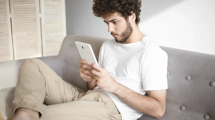 Screen Time Berlebih, Tingkatkan Risiko Penyakit Jantung
