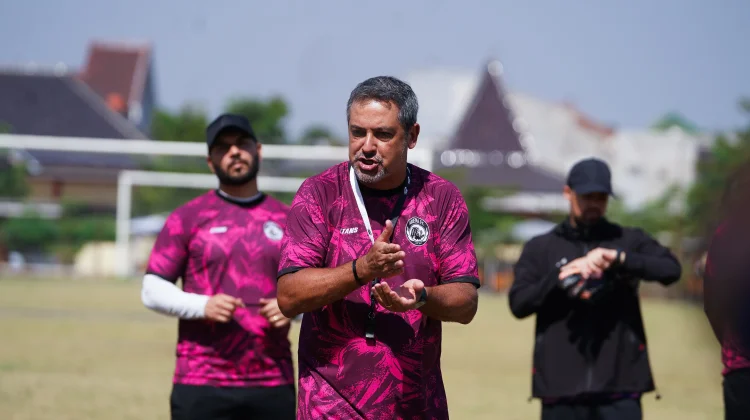 Menatap Musim Kedua, Marcos Santos Kembali Ambil Alih Kemudi Latihan Arema FC