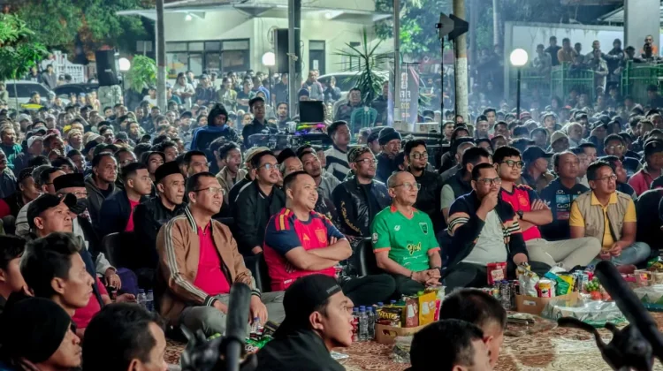 Bupati Mas Rusdi dan Ribuan Warga Live Nobar Piala Dunia 2026 di Pandaan