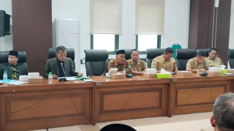 Warga Kelurahan Dermo Datangi Kantor DPRD Kabupaten Pasuruan