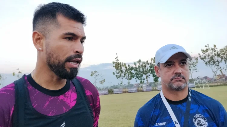 Marcos Santos Genjot Organisasi Pertahanan dan Intensitas Latihan Arema FC