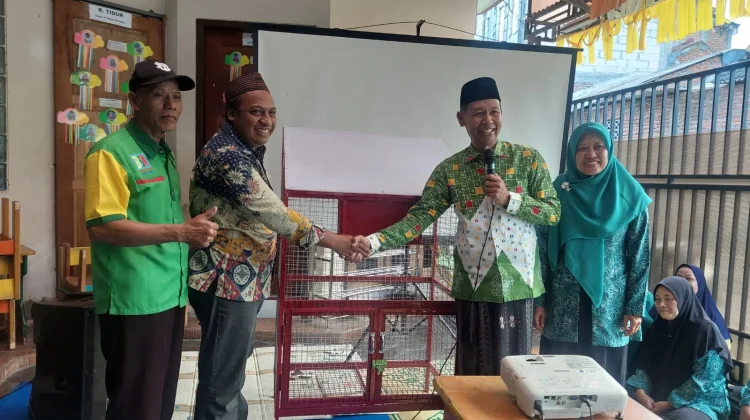 Dosen UB Dampingi Warga Gasek Kelola Sampah Plastik