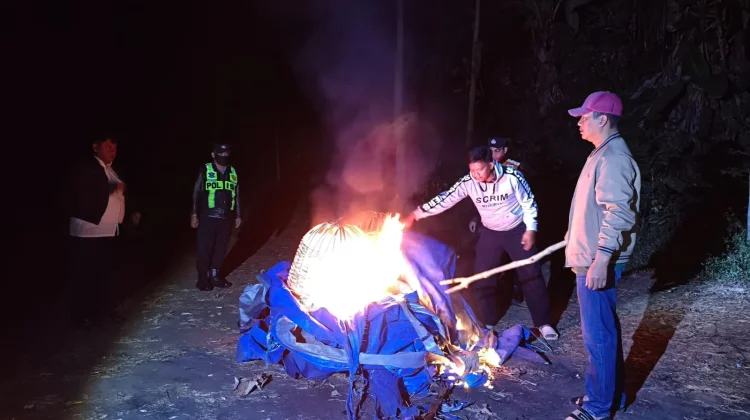 Polres Malang Musnahkan Alat Judi Sabung Ayam di Singosari Malang
