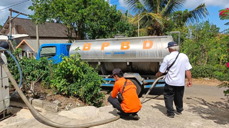 BPBD Blitar Salurkan Air Bersih untuk Warga Terdampak Kekeringan