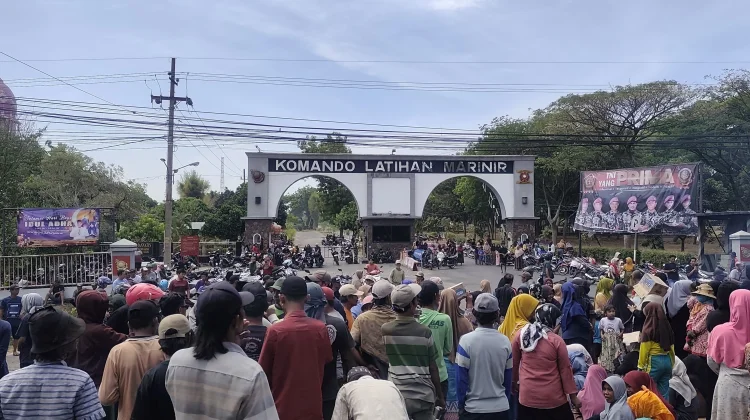 Macet 6 jam, Ratusan Warga Alastlogo Blokade Jalur Pantura Pasuruan-Probolinggo