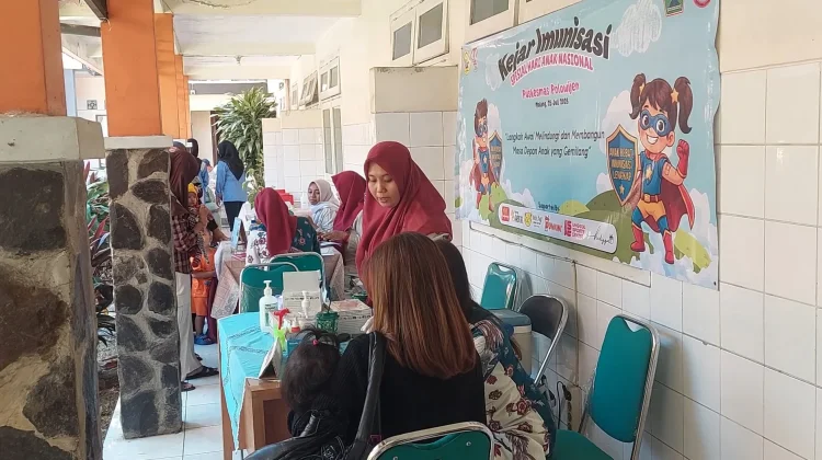 Gebyar Kejar Imunisasi Peringati Hari Anak Nasional di Puskesmas Polowijen