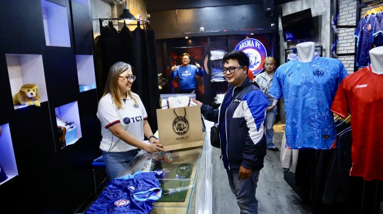 Arema FC Store Promo Spesial Peluncuran Jersey untuk 200 Pembeli Pertama