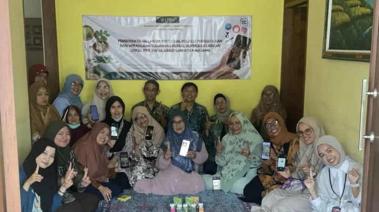 UM Berdayakan Lansia Kembangkan Usaha Tanaman Herbal di Merjosari