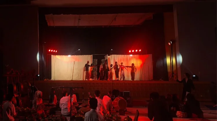 Debut Gemilang Toneelfest Malang: Kolaborasi Lintas Generasi
