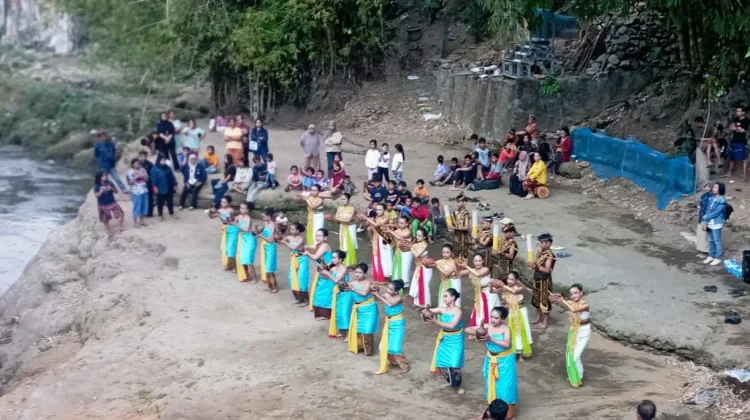 Tari Tirto Wening Gaungkan Pelestarian Kali Brantas