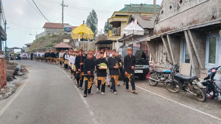 Suku Tengger di Tosari Gelar Upacara Yadnya Karo