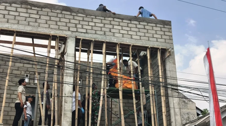 Pekerja Bangunan Tewas Diduga Tersengat Listrik saat Plester Rumah di Kota Blitar