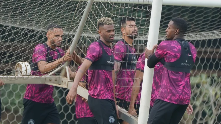 Misi Ganda Arema FC, Kalahkan DPMM FC Plus Redam Potensi Cedera